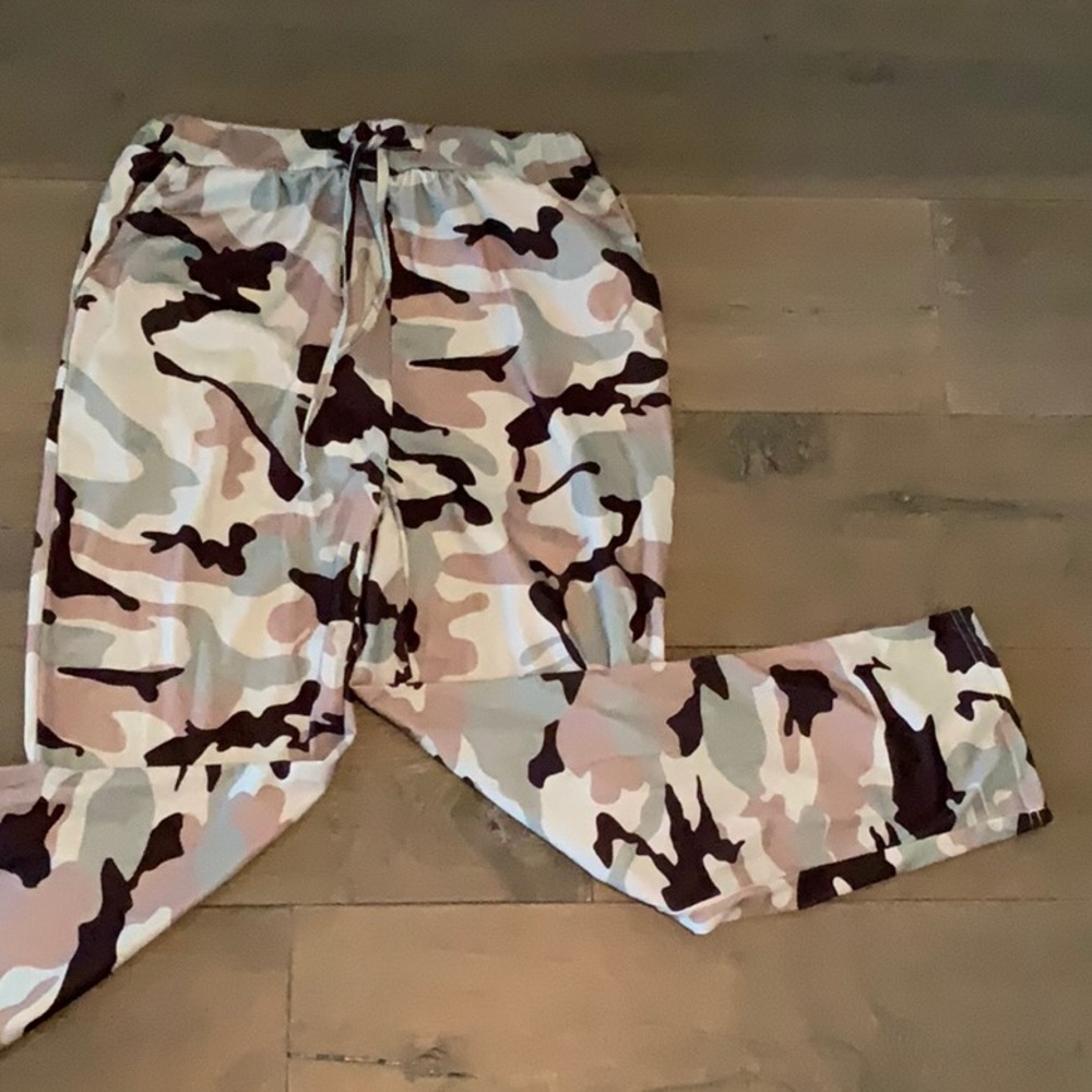 Camouflage “joggers”